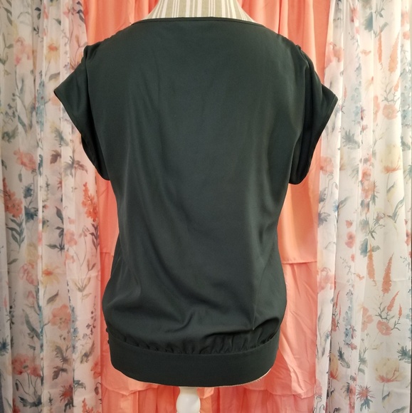 🌻🌺🌻BANANA REPUBLIC CUTE SOFT BLOUSE!! - Picture 2 of 5